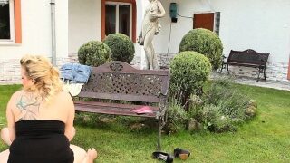 BBW outdoors facesits before cumshot on tits