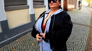 Big boob brunette masturbates on webcam