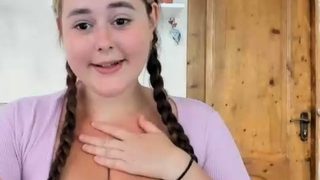 Big boob brunette masturbates on webcam
